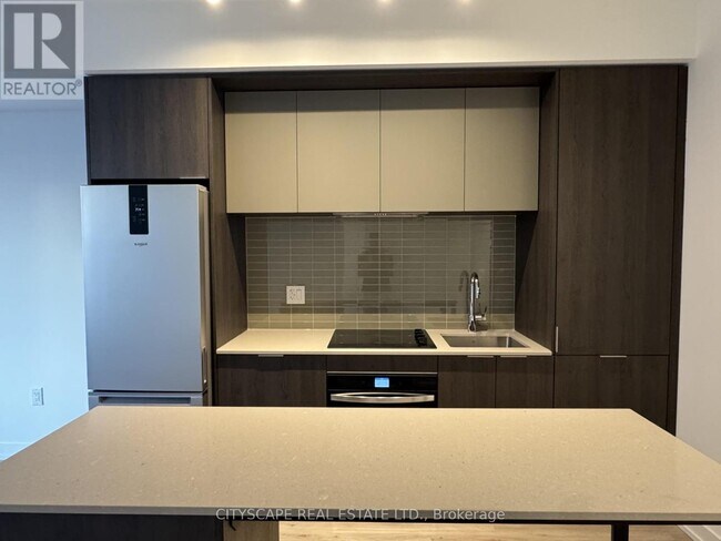 Photo du bâtiment - 395 Square One Dr