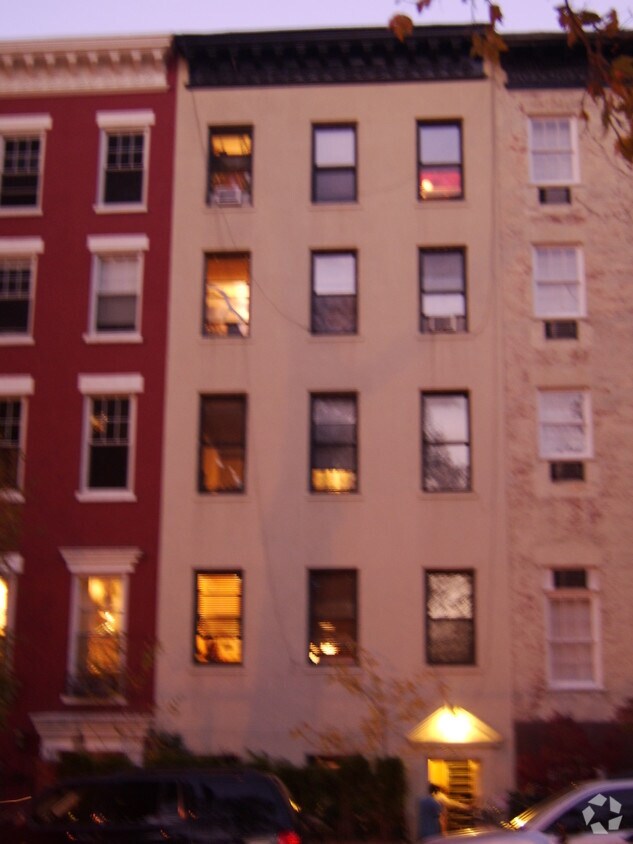 Building Photo - 351 W 29th St
