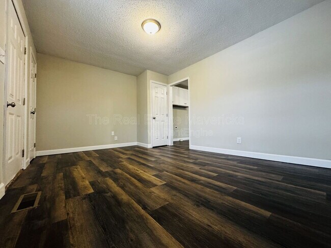 Foto del edificio - 289 Pine Ave