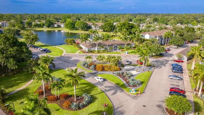 Building Photo - Grand Oaks At The Lake