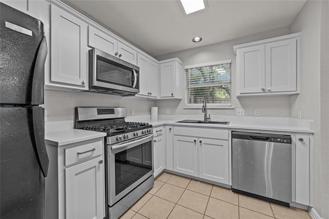 Building Photo - 2113 Leslie St