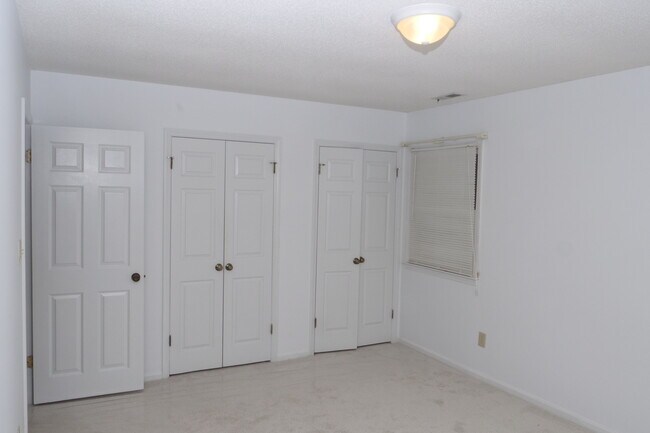 Large Master Bedroom, large closets - 106 Berry Patch Ln