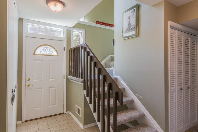 Foto del edificio - 12709 Kingsbury Ct