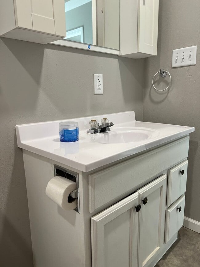 Foto del edificio - One Bedroom Remodeled apartment in Pulaski