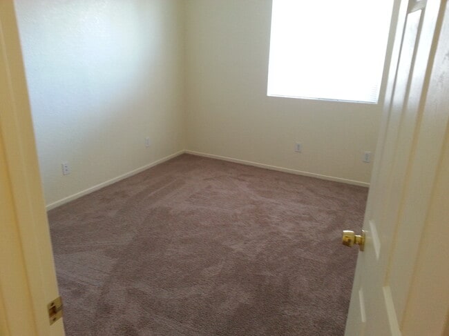Bedroom - 520 N Cambridge St