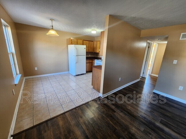 Foto del edificio - 219 Highland Blvd