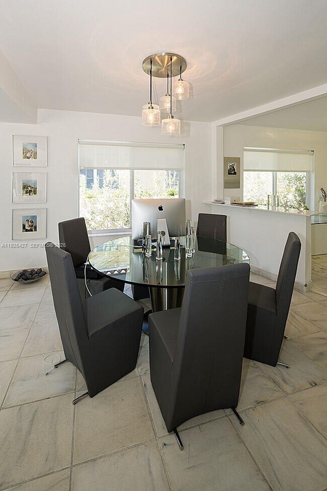 Building Photo - 5570 La Gorce Dr