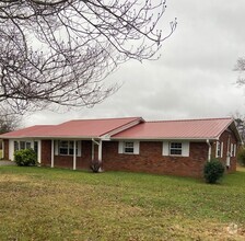 Building Photo - 122 Colonial Cir