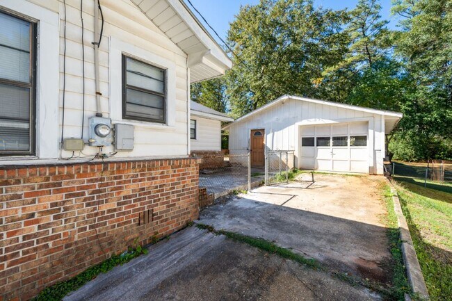 Building Photo - 1726 27th Ave N
