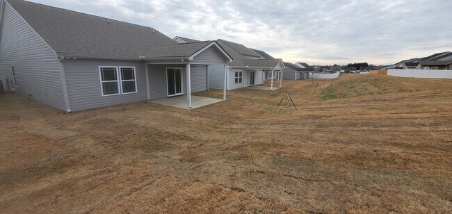 Building Photo - 684 Spartan Commodor Ln