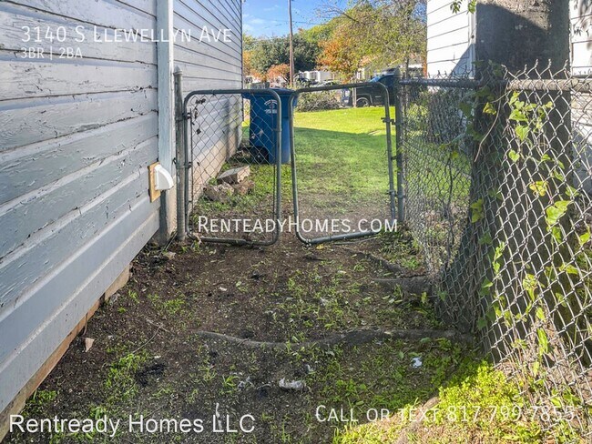 Foto del edificio - 3 br, 2 bath House - 3140 S Llewellyn Ave