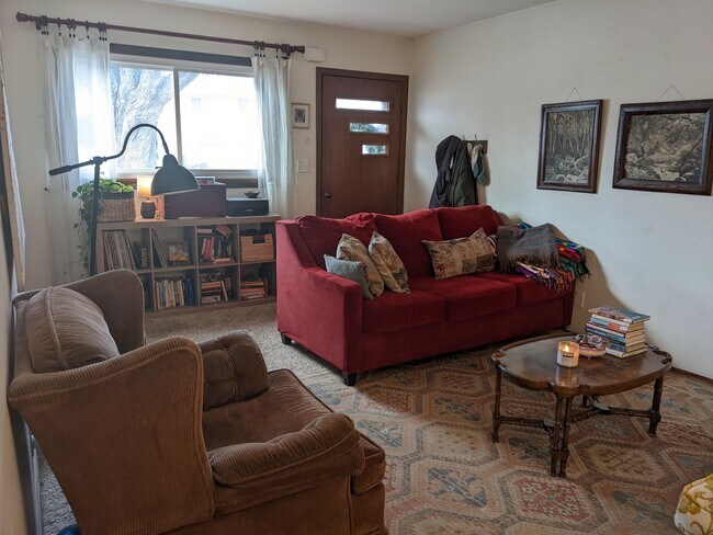 Foto del edificio - 708 Garnet Dr
