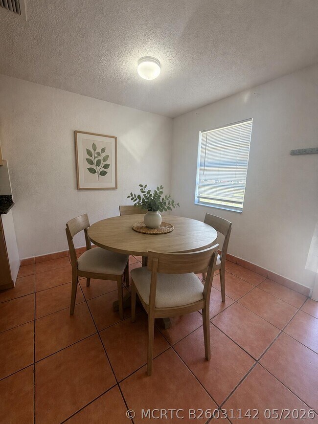 Foto del edificio - 1512 Barton Rd