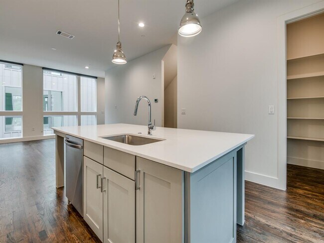 Foto del edificio - 4426 Cabell Dr