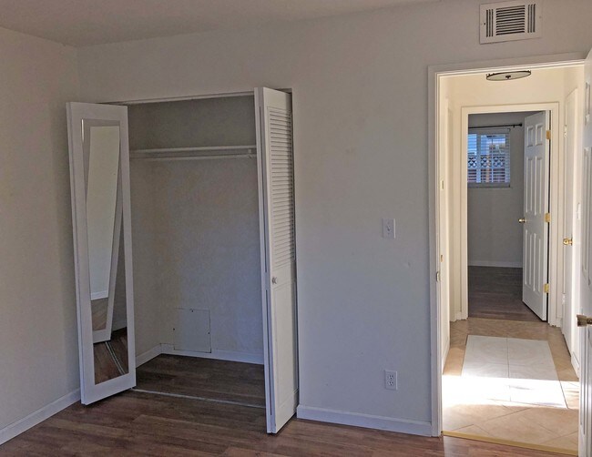 Building Photo - 767 Warring Dr