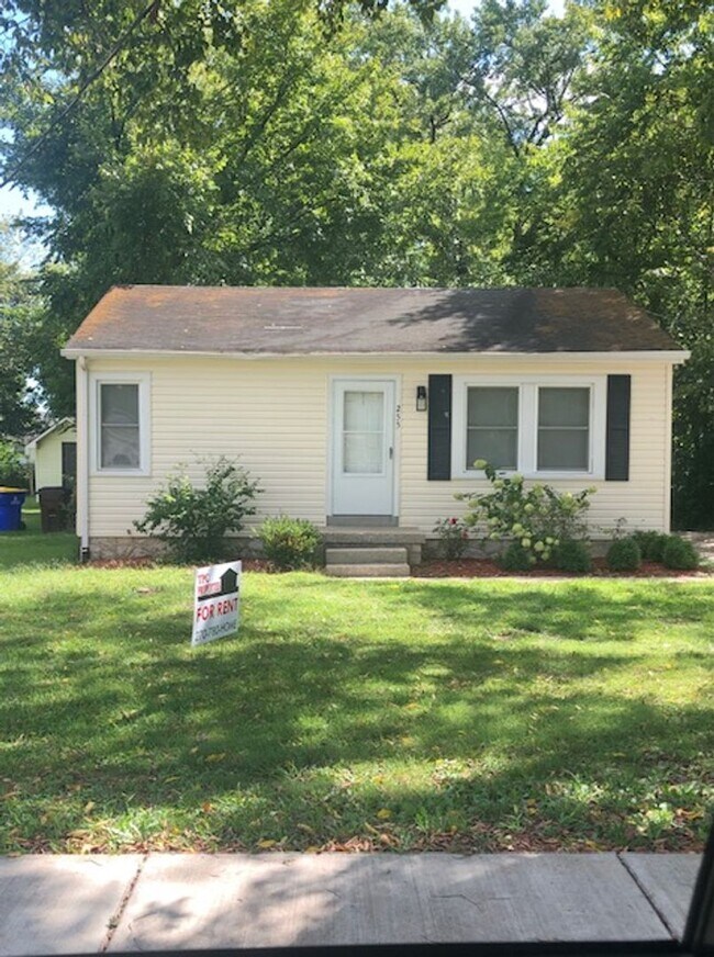 Building Photo - 2 bedroom 1 bath $895 per month