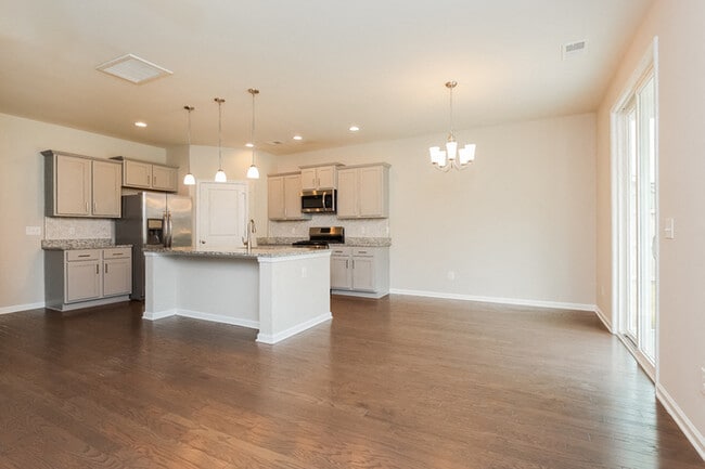 Building Photo - 817 Neosho Ct
