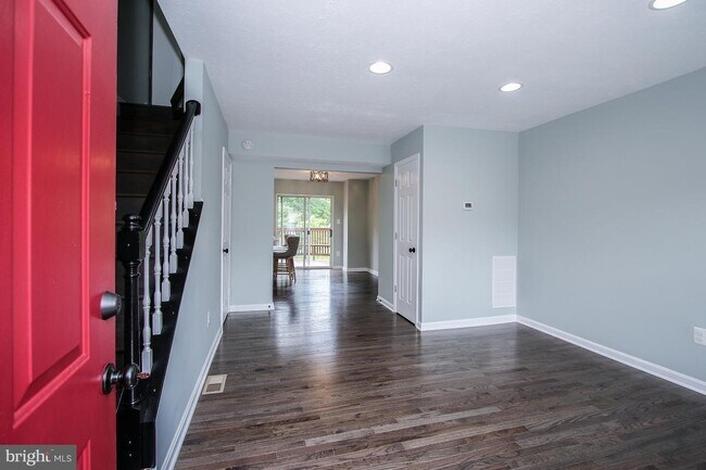 Building Photo - 9068 Pickwick Village Terrace