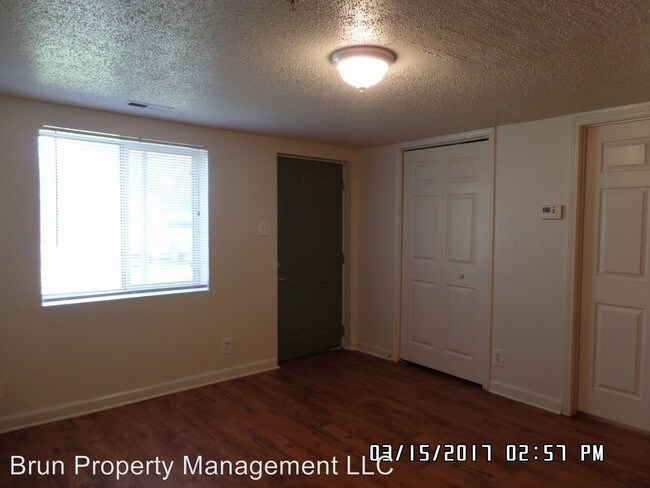 Building Photo - 508 E Red Bud Rd