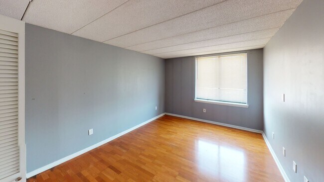 Building Photo - RARE 2BED 2 BATH in Allston... Don't miss out....