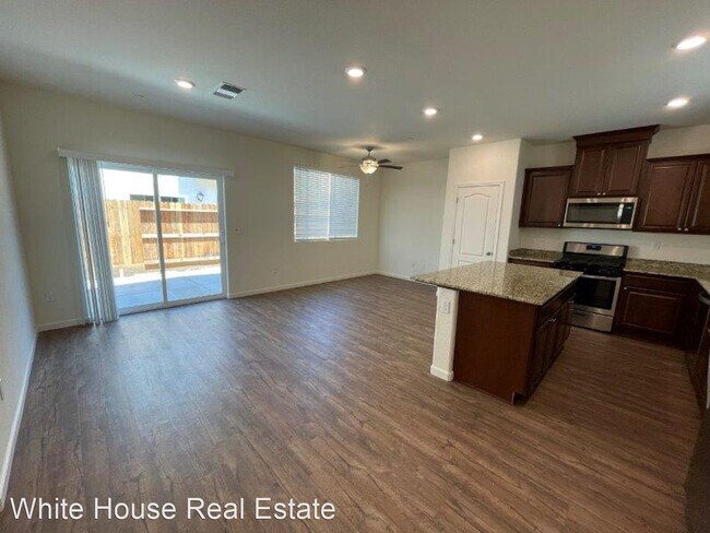 Foto del edificio - 5 br, 2.5 bath House - 5564 Carlisle Ct