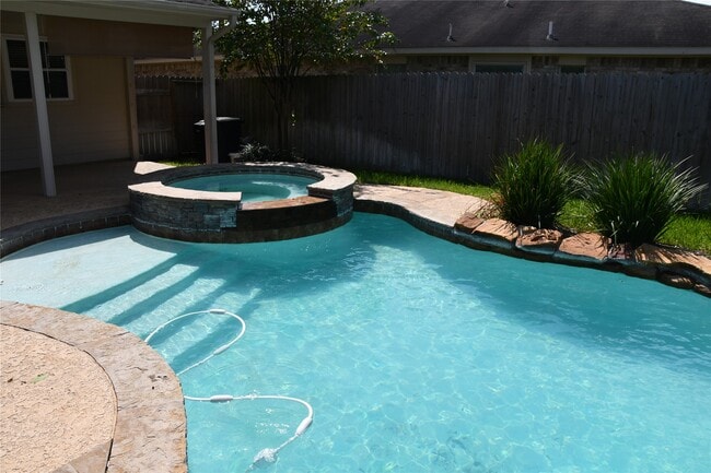 Foto del edificio - 18118 Cypress Valley Ln