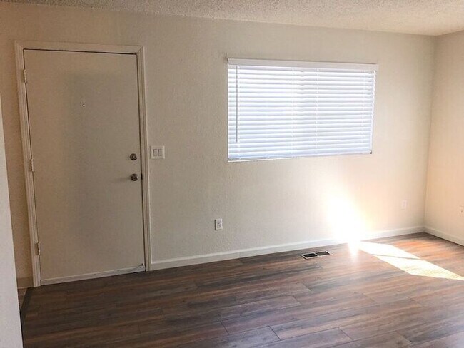 Foto del edificio - Reno Duplex - Garage, Dishwasher, Washer/Dryer Hookups, Central A/C
