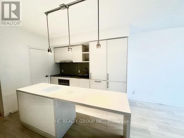 Building Photo - 100 Harbour St