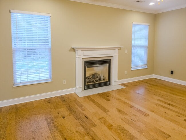 Building Photo - Knoxville 37931 - 4 bedroom 2.5 bath - call Ryan Fogarty 865-333-4840