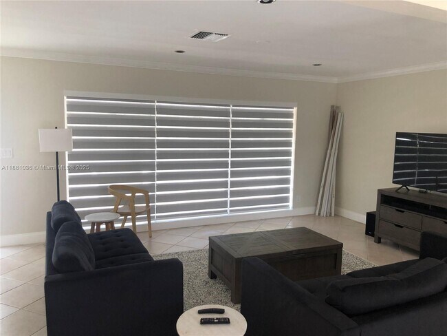 Foto del edificio - 2532 NE 27th Ave