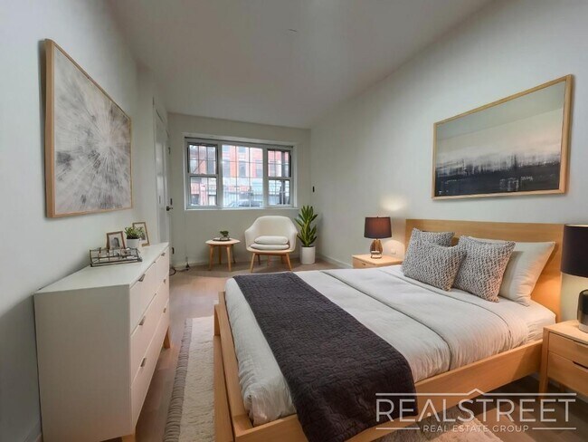 Foto del edificio - Massive 3BD/3BA Renovated Duplex with Home...