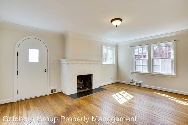 Foto del edificio - 3 br, 3 bath House - 205 E. Franklin Avenue