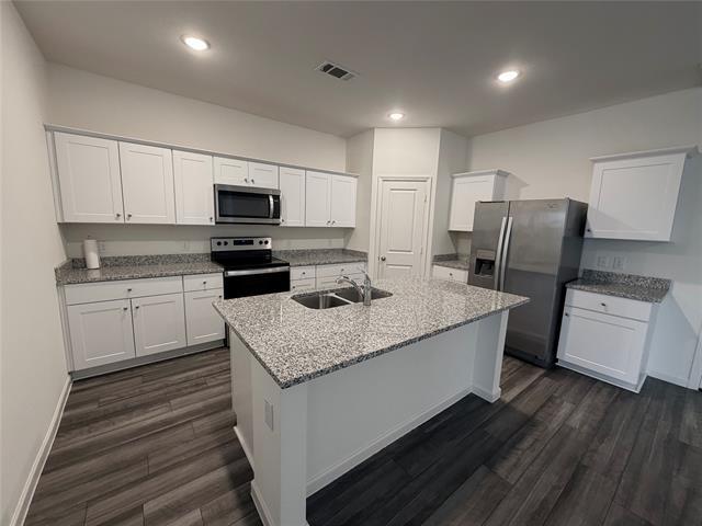 Building Photo - 609 Delaware Ave