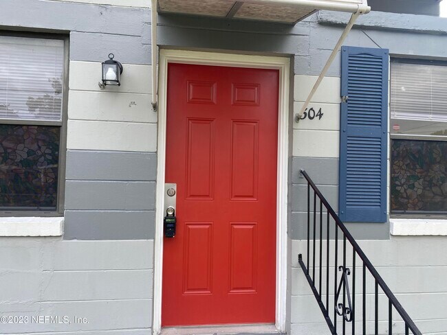 Building Photo - 504 E 64th St