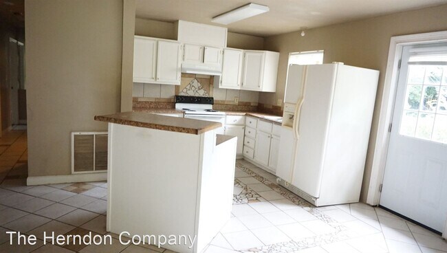 Building Photo - 3 br, 2 bath House - 1104 Pineview Drive
