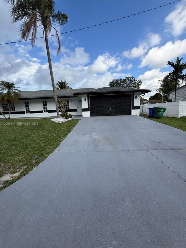 Building Photo - 1711 SW 100th Ave
