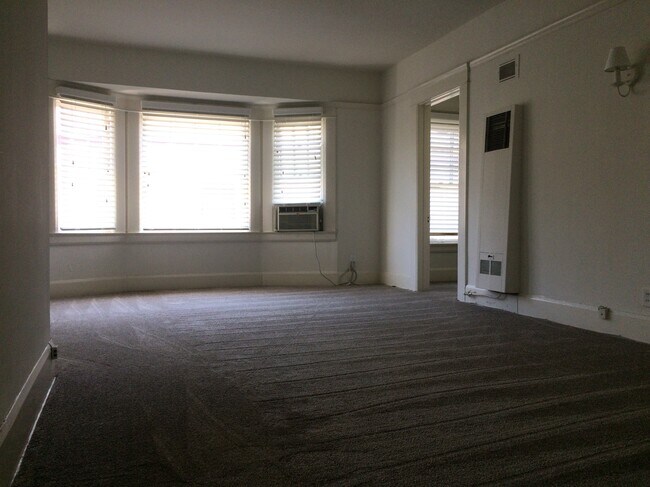Building Photo - 105 S El Molino Ave