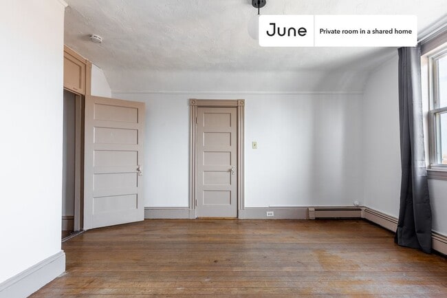 Foto del edificio - Room in Shared 3 bed/1 bath home