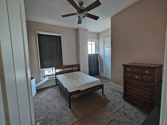 Foto del edificio - 28 W Franklin St