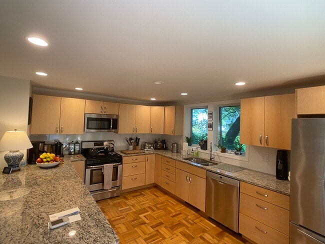 Foto del edificio - 27R Eliot St