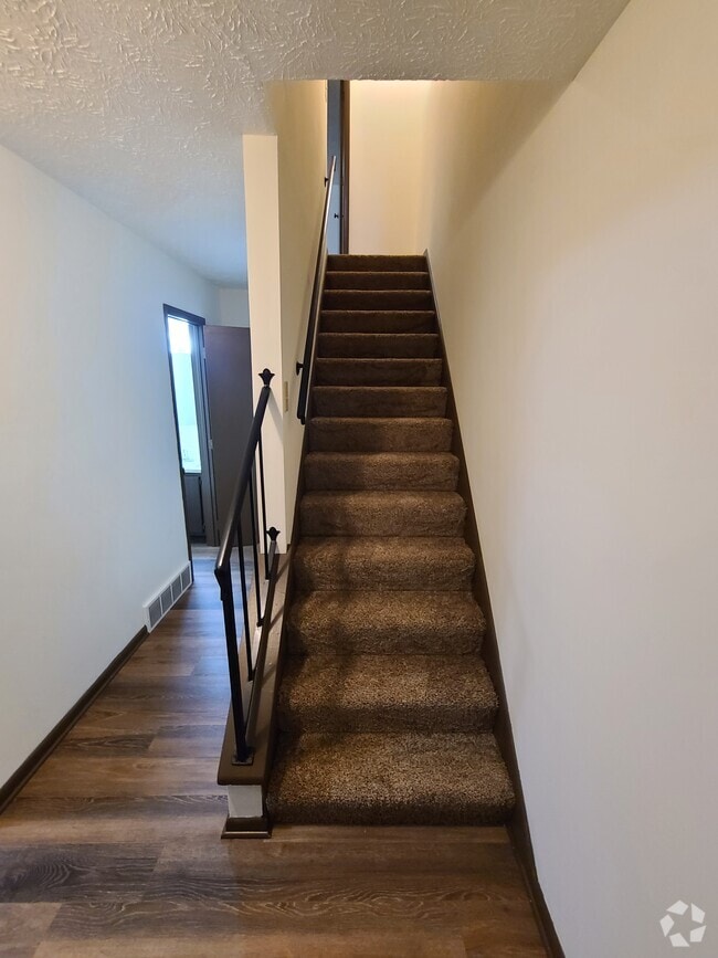 Building Photo - 209 Whittier Dr S