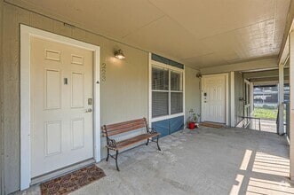 Building Photo - 2450 Ashdale Dr