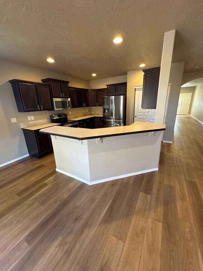 Foto del edificio - Modern Comfort in Prime N. Albany Location!