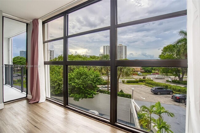 Foto del edificio - 400 Leslie Dr