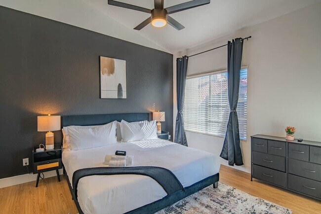 Foto del edificio - 7900 E Princess Dr