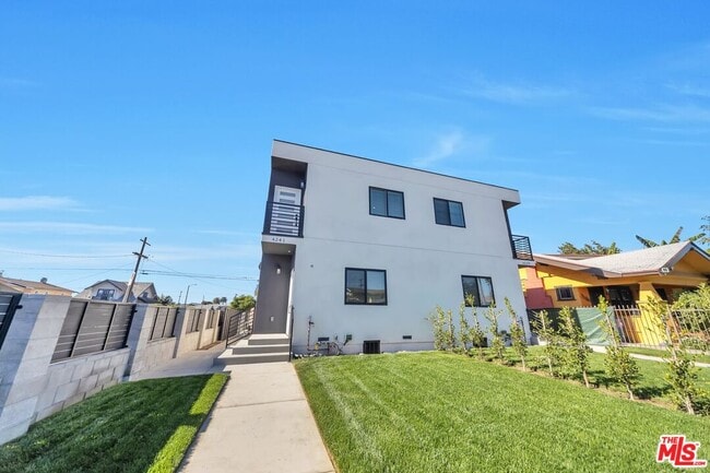 Foto del edificio - 4239 Halldale Ave