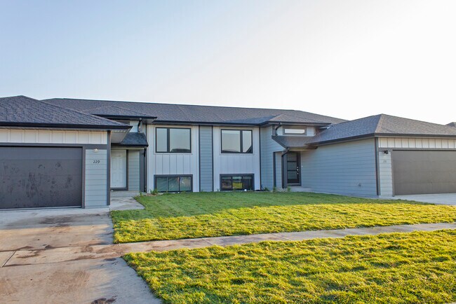 Duplex - 231 E Blue Bell Dr