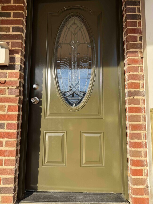 Puerta principal - 604 N Augusta Ave