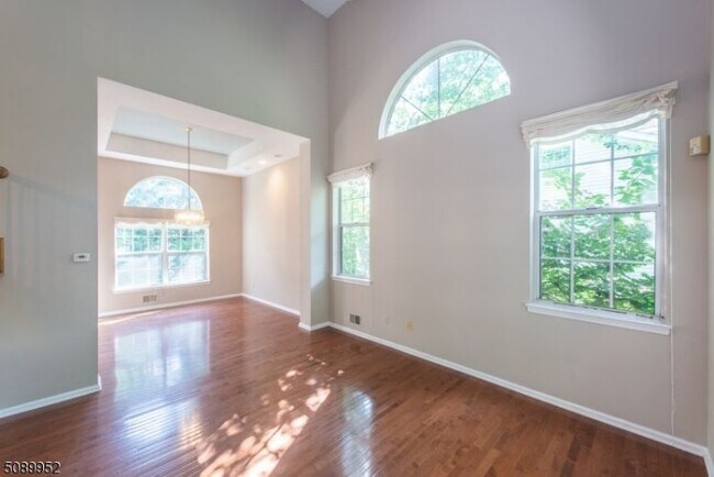 Building Photo - 67 Huntington Rd