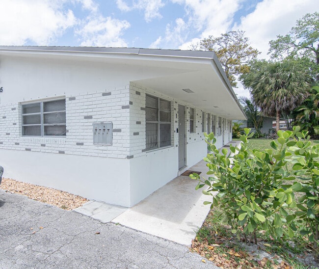 Building Photo - 1605 SW 11th Ct